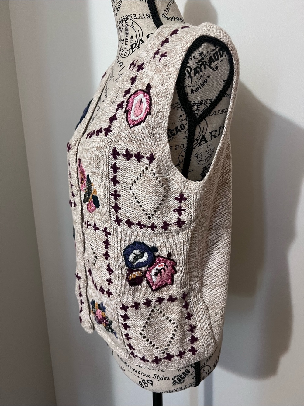 White Stag Vintage Embroidered Floral Knit Vest Medium - Picture 3 of 7